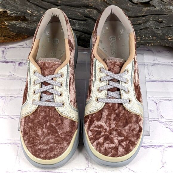 BZEES Capri Sneakers - Picture 2 of 9